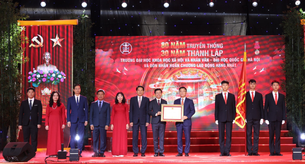 Sinh viên Lào làm thơ tặng giáo viên Việt nhân ngày 20/11 - 2