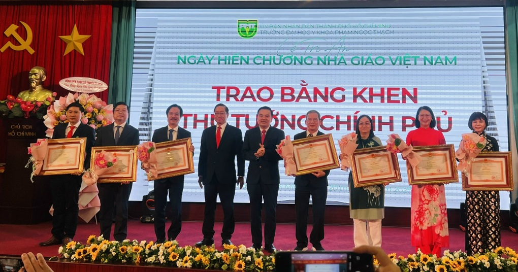 Kỷ niệm ngày Nhà giáo Việt Nam 20/11: Nhiều hoạt động tri ân người thầy - 6