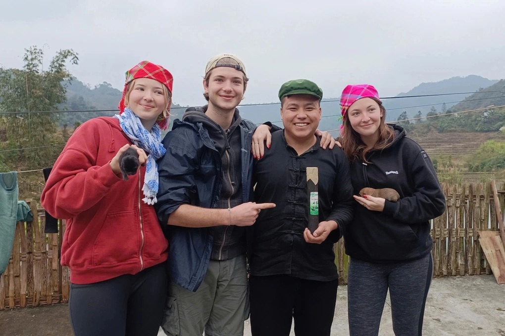 Nhiều hộ gia đình ở Lào Cai thoát nghèo nhờ kết hợp nông nghiệp - du lịch - 2