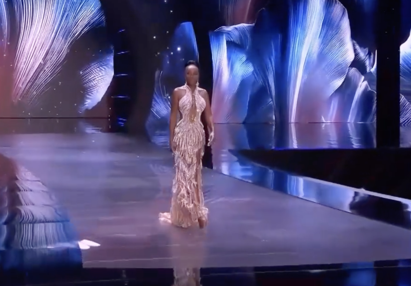 Thiết kế Việt tỏa sáng tại bán kết Miss Universe 2025 - Ảnh 7.