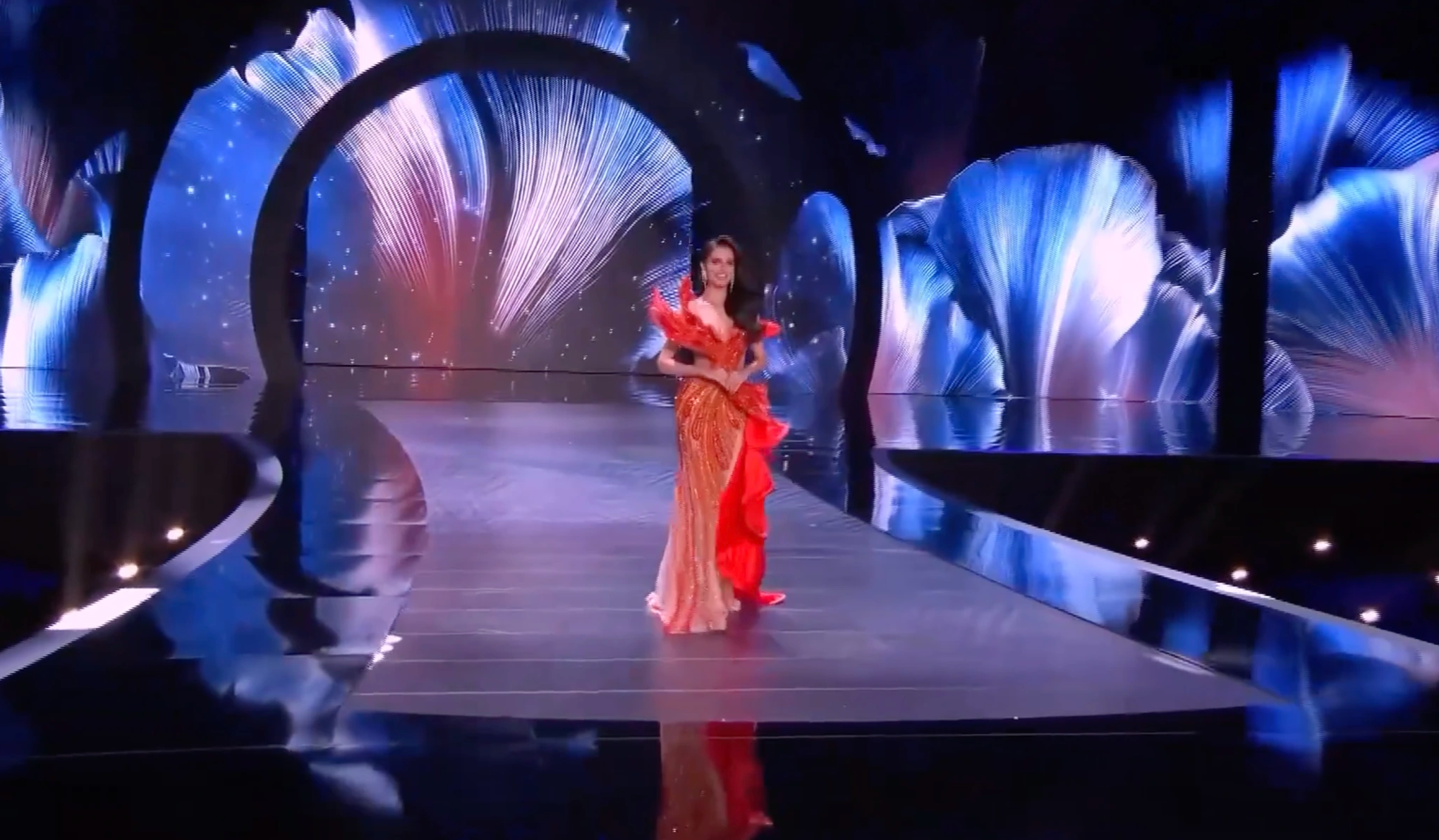 Thiết kế Việt tỏa sáng tại bán kết Miss Universe 2025 - Ảnh 9.