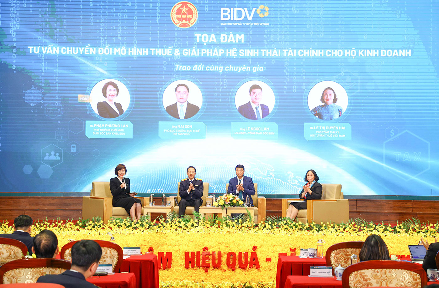 BIDV cùng ngành Thuế đồng hành hỗ trợ hộ kinh doanh chuyển đổi, bứt phá
- Ảnh 2. BIDV cùng ngành Thuế đồng hành hỗ trợ hộ kinh doanh chuyển đổi, bứt phá
- Ảnh 2.
