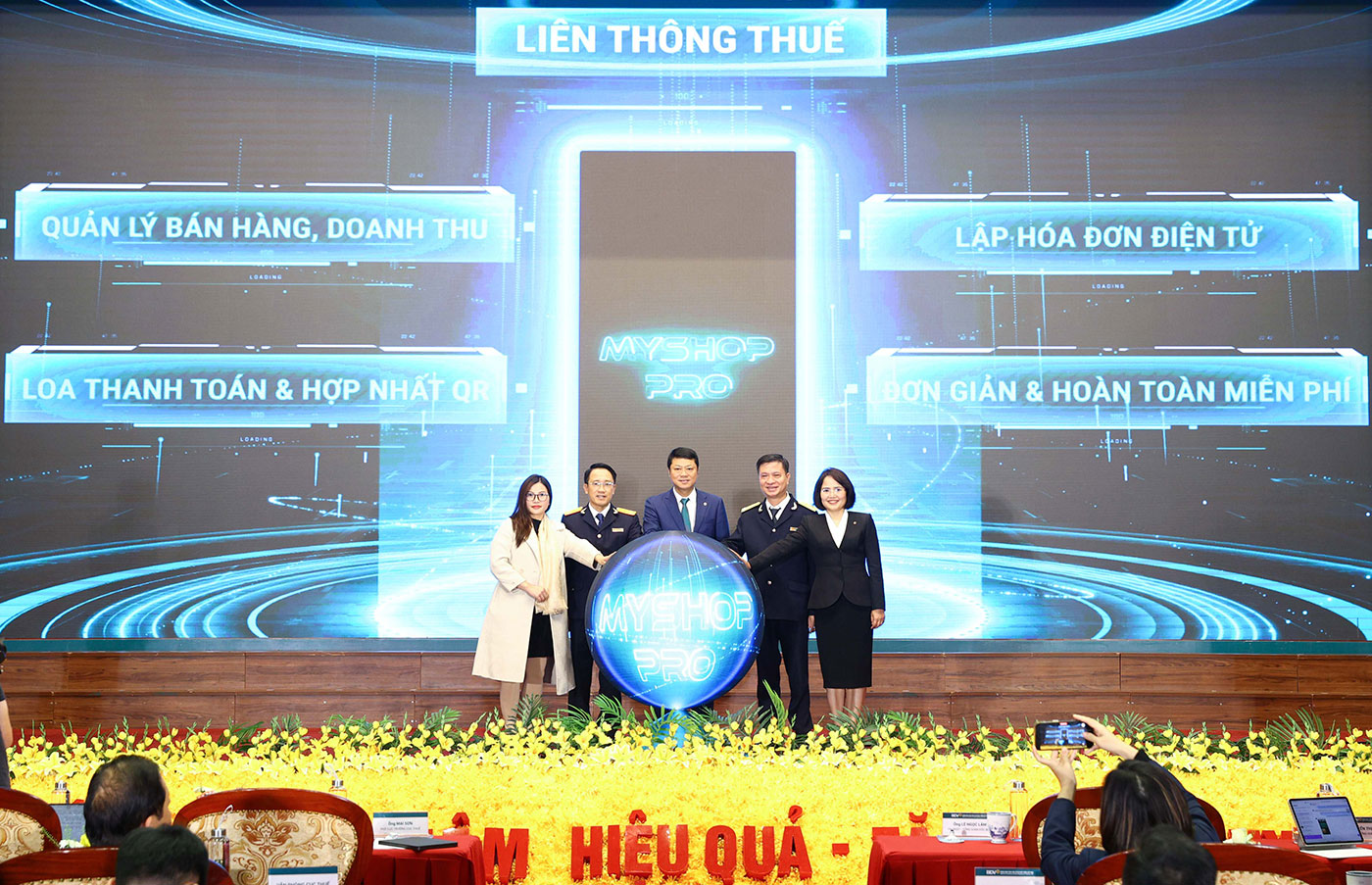 BIDV cùng ngành Thuế đồng hành hỗ trợ hộ kinh doanh chuyển đổi, bứt phá
- Ảnh 3. BIDV cùng ngành Thuế đồng hành hỗ trợ hộ kinh doanh chuyển đổi, bứt phá
- Ảnh 3.