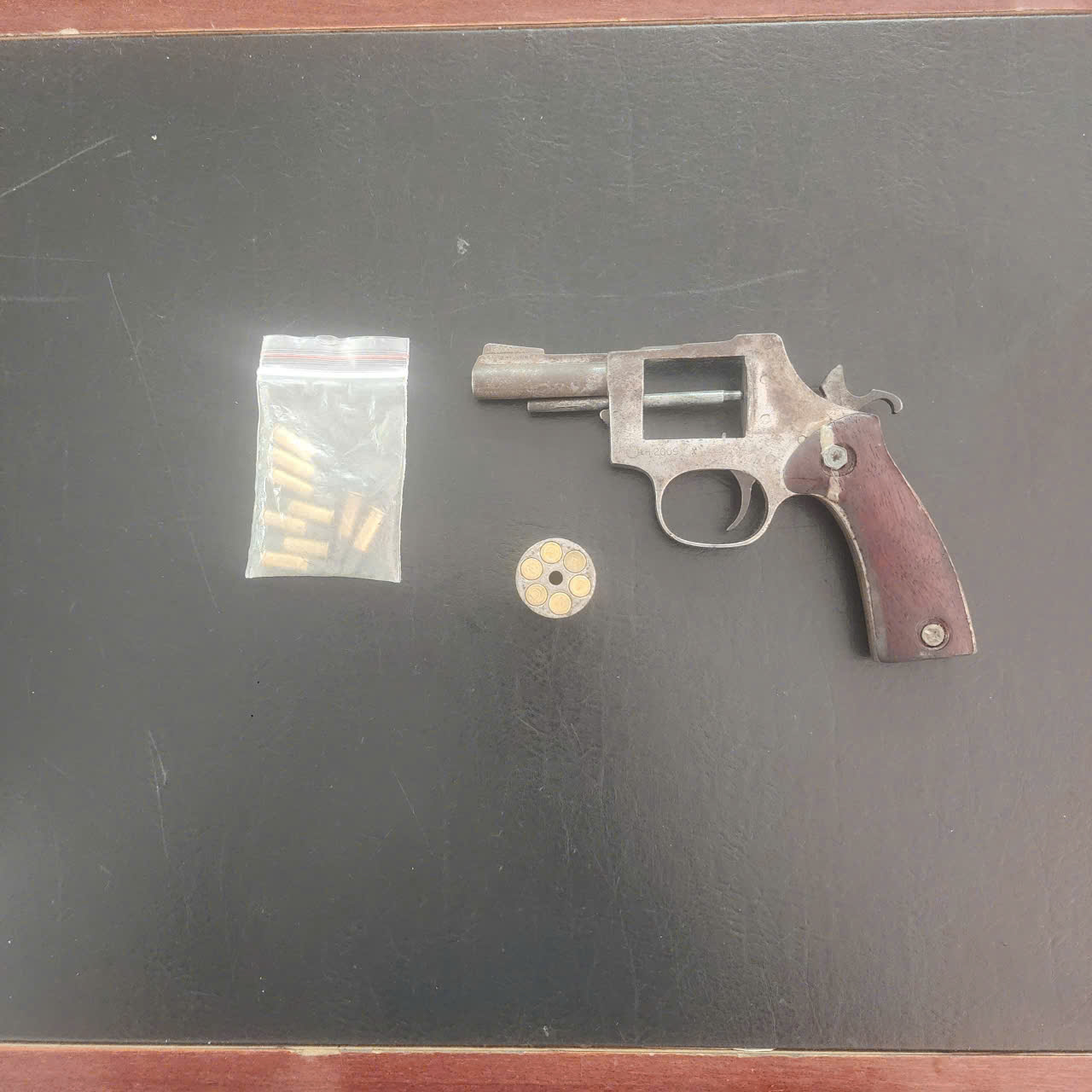 Khám xét chỗ ở, bắt 