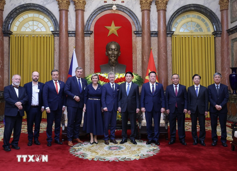 Czech hỗ trợ 3,5 tỉ đồng cho người dân Việt Nam bị ảnh hưởng bởi bão lũ - Ảnh 3. Czech - Ảnh 2.