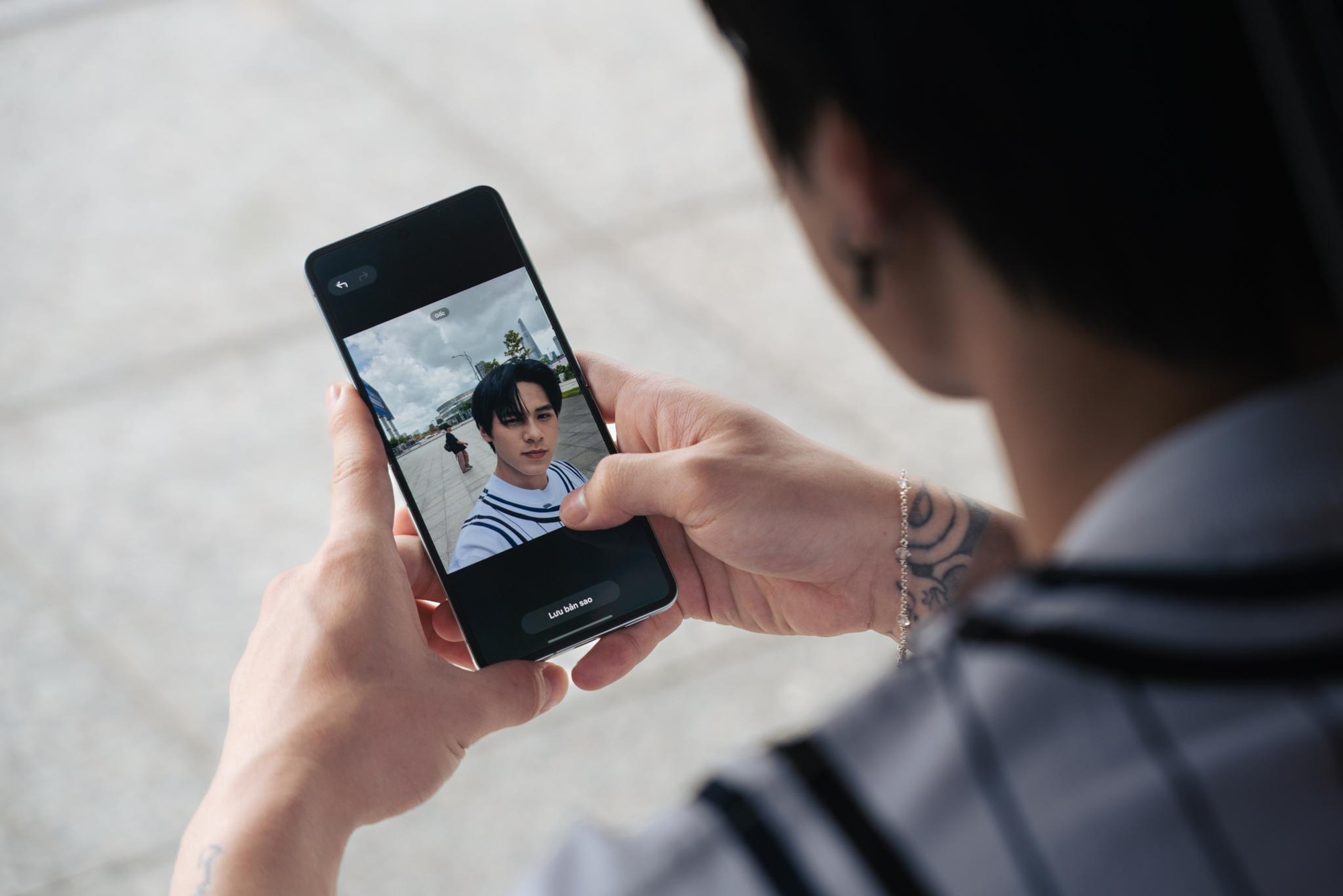 Theo chân một ngày “cực cháy” của tân binh toàn năng Đức Duy với Galaxy Z Flip7- Ảnh 4.