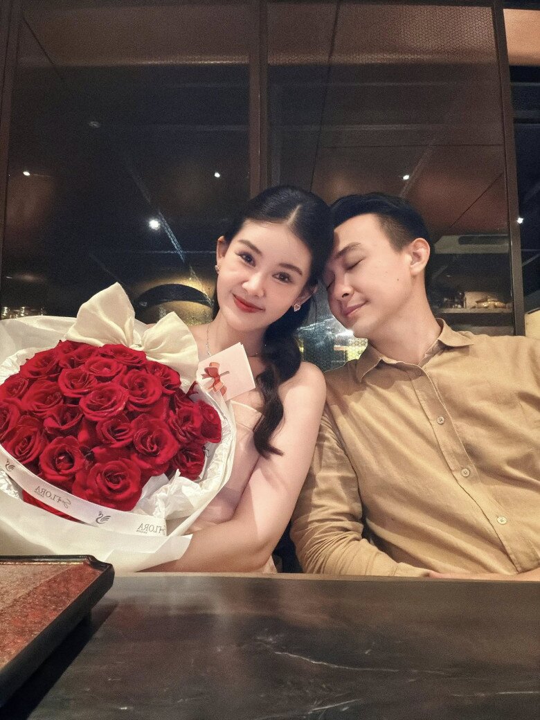 Sao Việt 24h: Ngô Thanh Vân khóc trong tiệc sinh nhật chồng trẻ, bé Gạo lần đầu tiên ra mắt người thân - 9