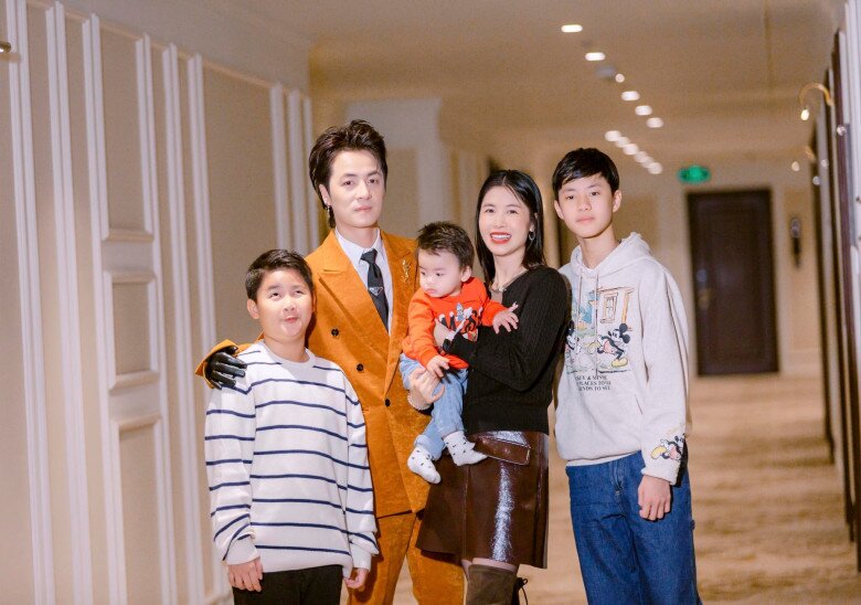 Sao Việt 24h: Ngô Thanh Vân khóc trong tiệc sinh nhật chồng trẻ, bé Gạo lần đầu tiên ra mắt người thân - 12