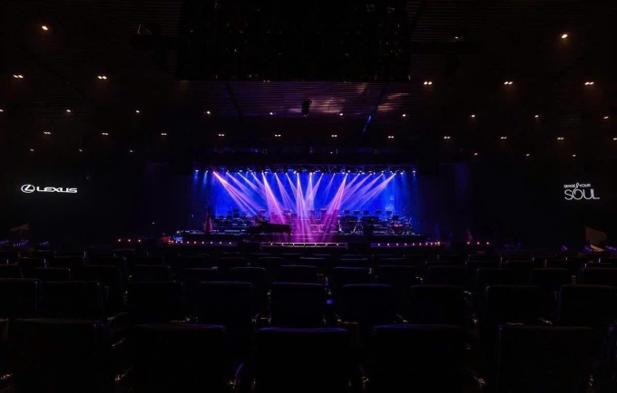 Sân khấu đêm nhạc Nghe hương ngày thu. Ảnh: Lexus Việt Nam