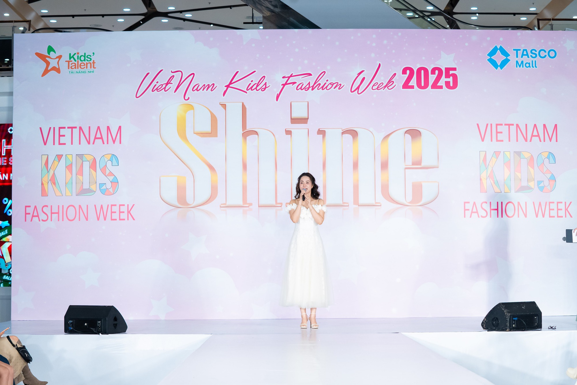 Diễn viên Thanh Hương, cô giáo Hương Đinh xuất hiện tại Show diễn SHINE trong khuôn khổ Vietnam Kids Fashion Week- Ảnh 5.
