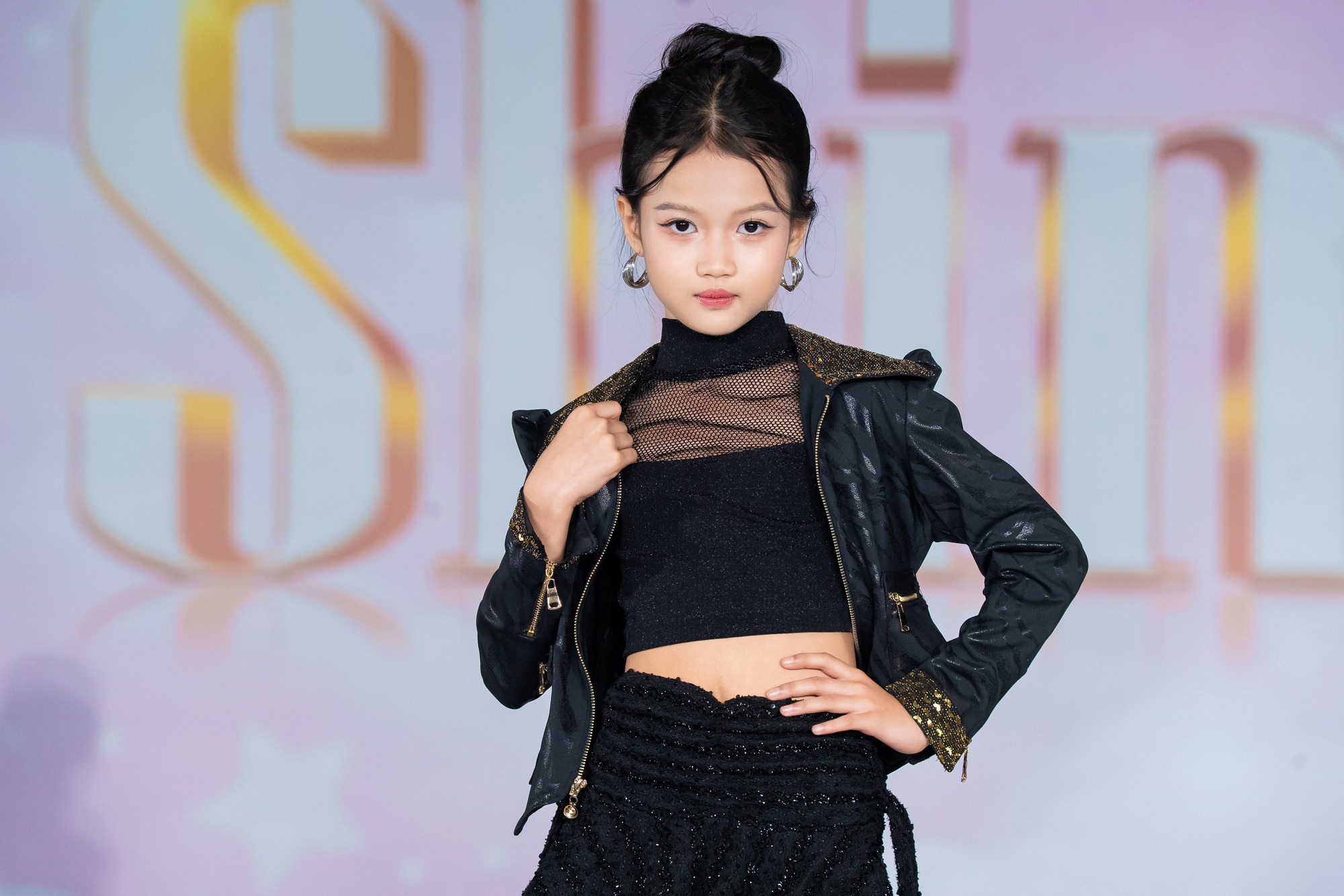 Diễn viên Thanh Hương, cô giáo Hương Đinh xuất hiện tại Show diễn SHINE trong khuôn khổ Vietnam Kids Fashion Week- Ảnh 12.
