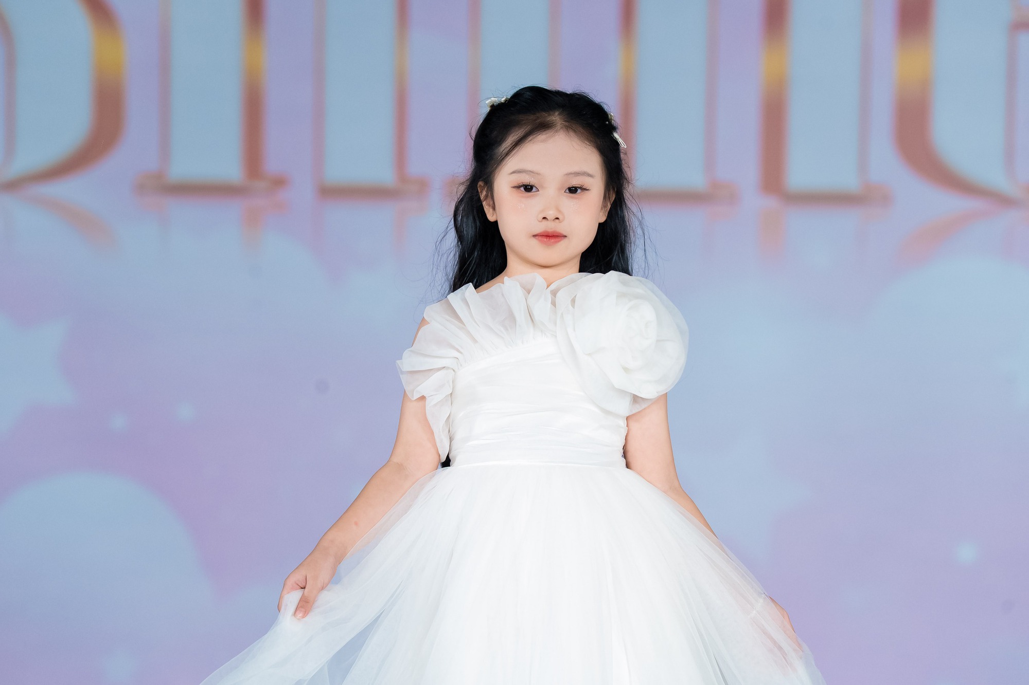 Diễn viên Thanh Hương, cô giáo Hương Đinh xuất hiện tại Show diễn SHINE trong khuôn khổ Vietnam Kids Fashion Week- Ảnh 20.