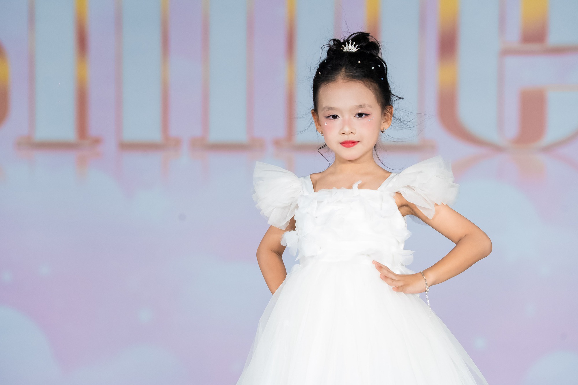 Diễn viên Thanh Hương, cô giáo Hương Đinh xuất hiện tại Show diễn SHINE trong khuôn khổ Vietnam Kids Fashion Week- Ảnh 21.