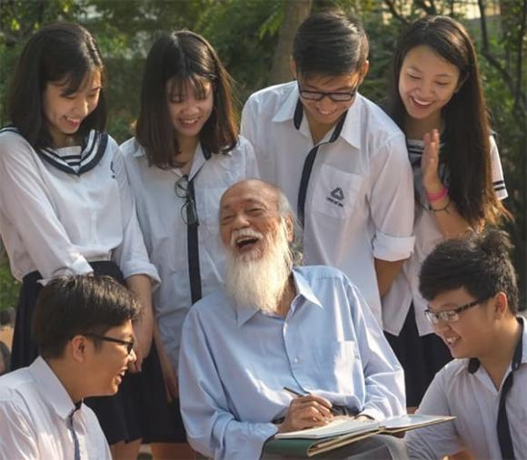 gia-dinh-la-bieu-tuong-cua-truyen-thong-hieu-hoc-cha-la-pgs-hieu-truong-truong-dan-lap-dau-tien-cua-viet-nam (1).jpg 0 PGS Văn Như Cương, gia đình PGS Văn Như Cương