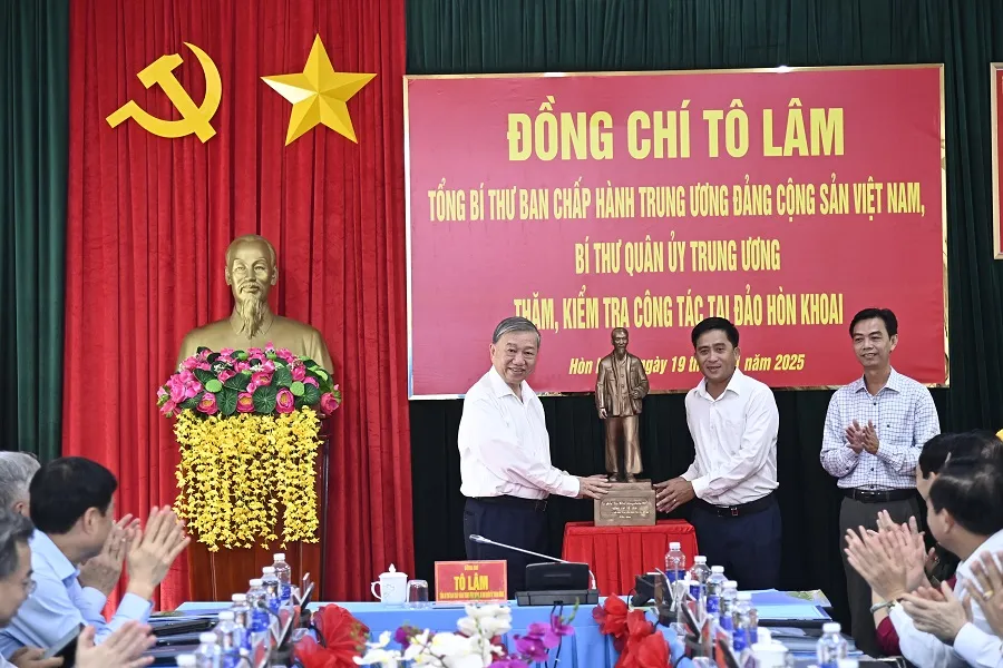 Tổng bí thư Tô Lâm làm việc tại Cà Mau 3.jpg