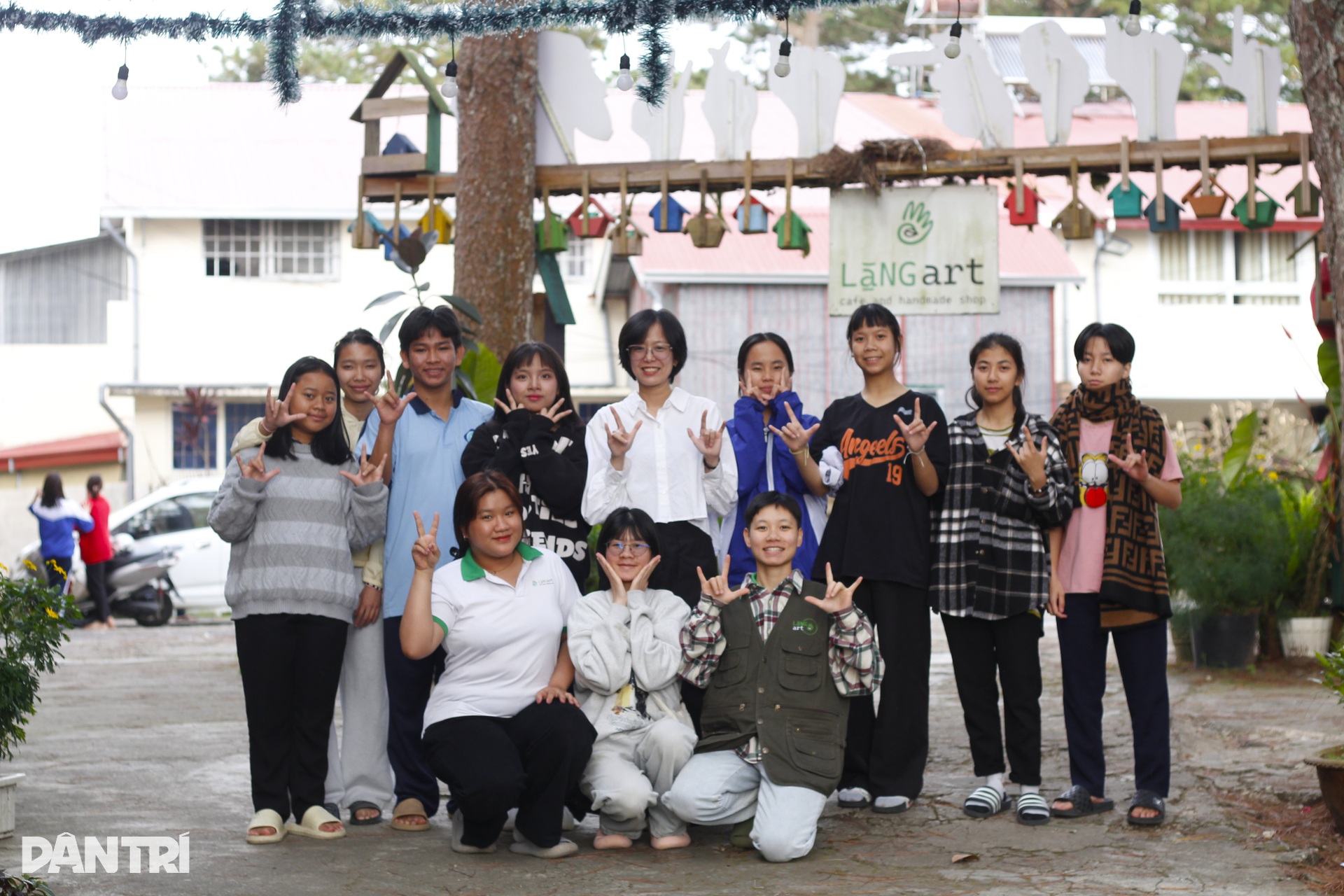 Hành trình lặng thầm của cô giáo 9x bên những học trò câm điếc - 13