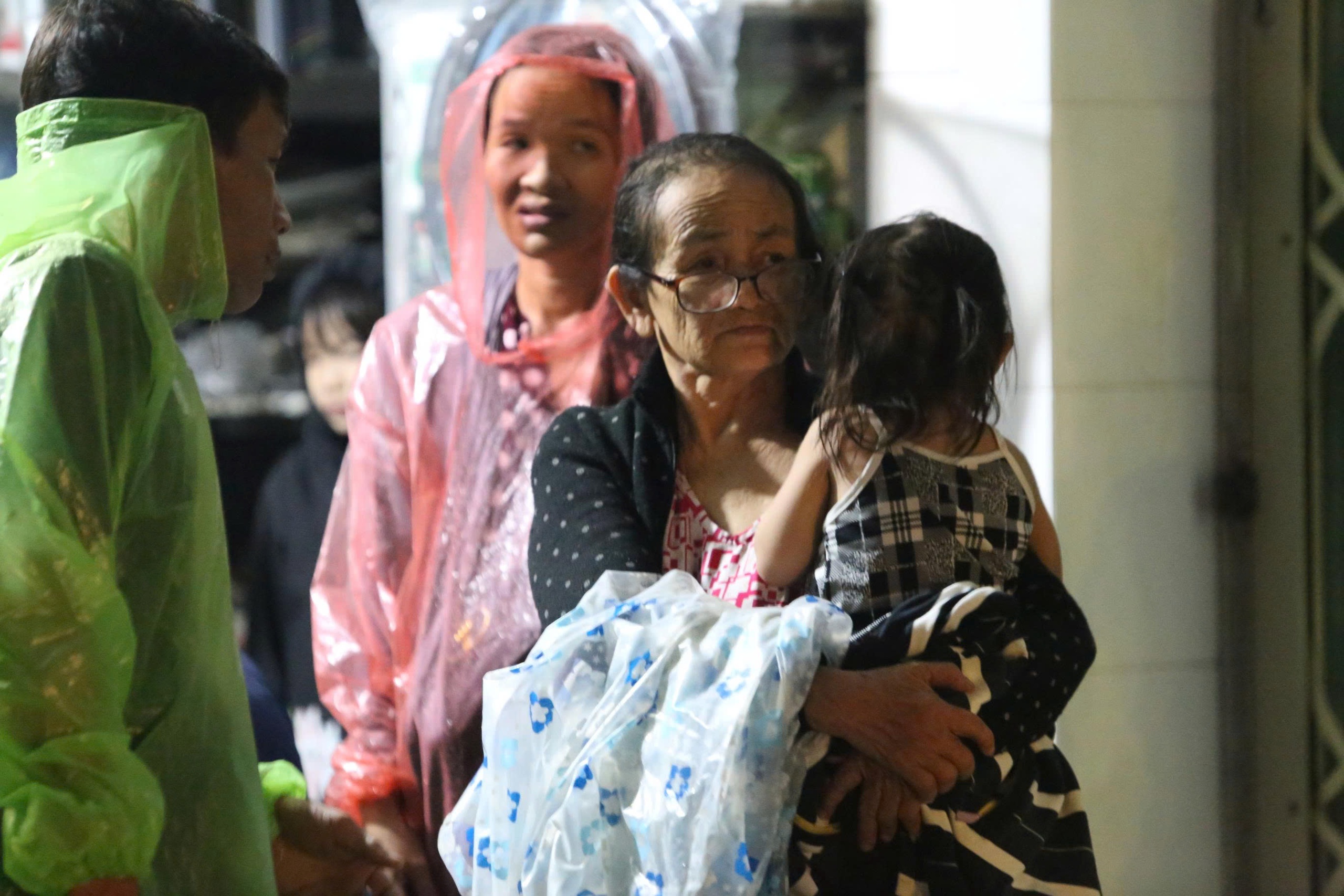 Diên Khánh, Tây Nha Trang, hai vùng ngập nặng nhất Khánh Hòa vẫn mênh mông lũ, không có điện - Ảnh 6.