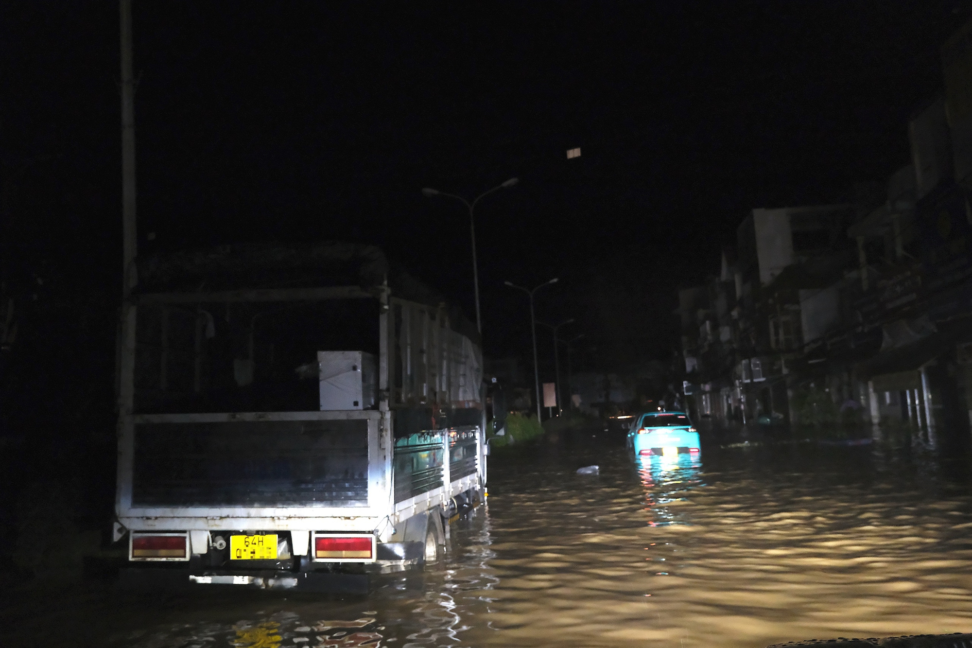 Diên Khánh, Tây Nha Trang, hai vùng ngập nặng nhất Khánh Hòa vẫn mênh mông lũ, không có điện - Ảnh 7.