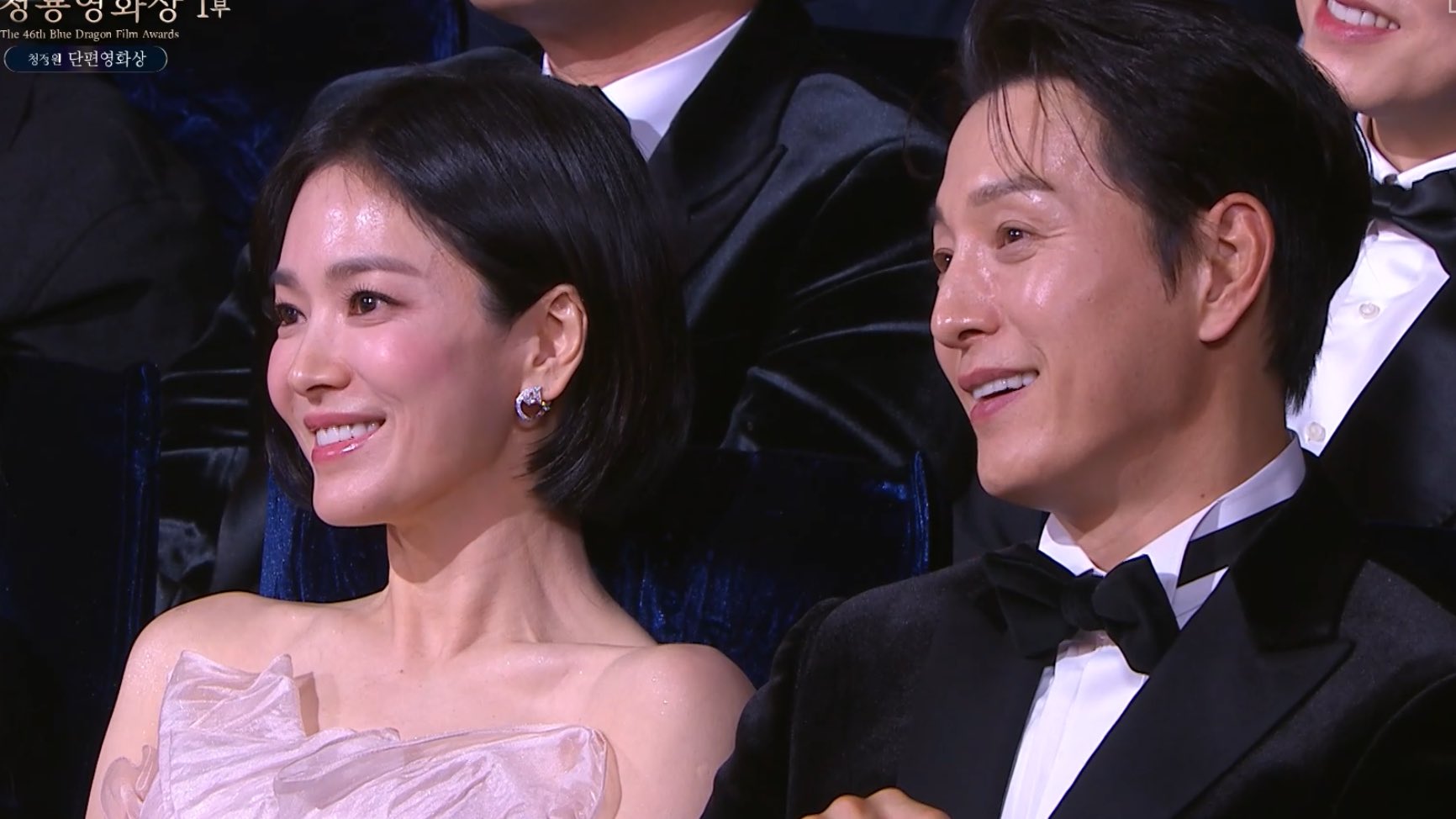 Song Hye Kyo và Son Ye Jin cùng làm một điều, không hổ danh 2 đại mỹ nhân showbiz- Ảnh 4.