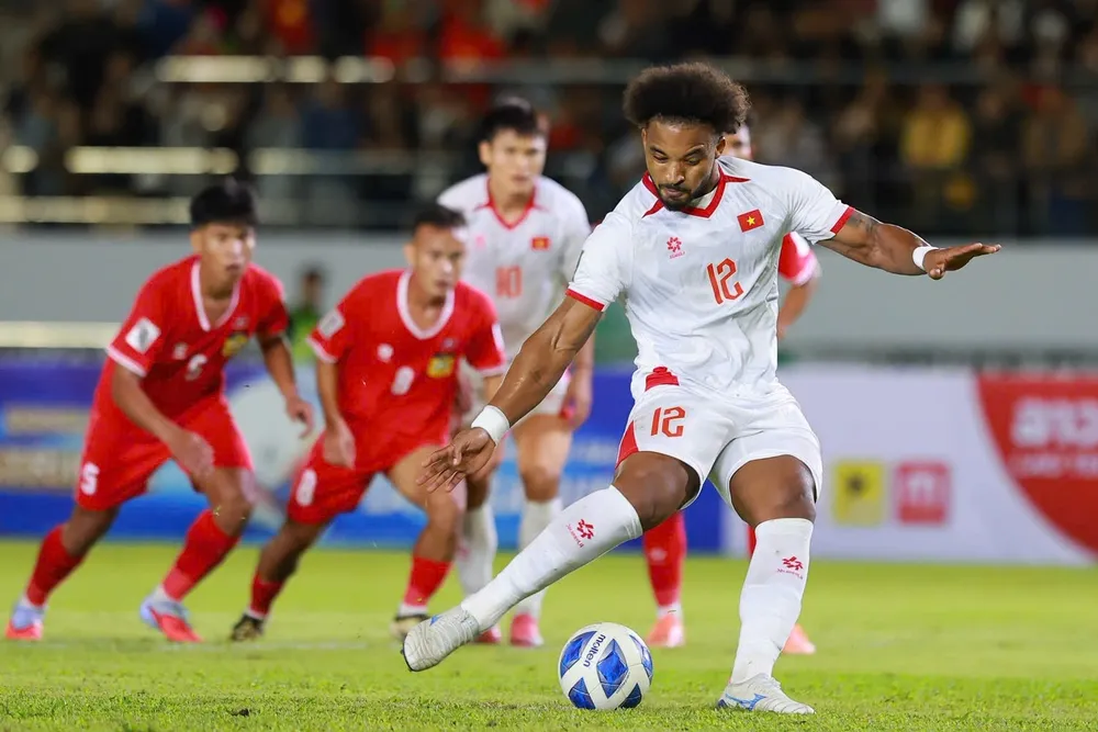 Cầu thủ xuất sắc nhất trận đấu Nguyễn Xuân Son. Ảnh: CCT. nguyen-xuan-son-xuat-sac-nhat-hlv-kim-sang-sik-noi-thang-ve-tuyen-viet-nam (2).jpg