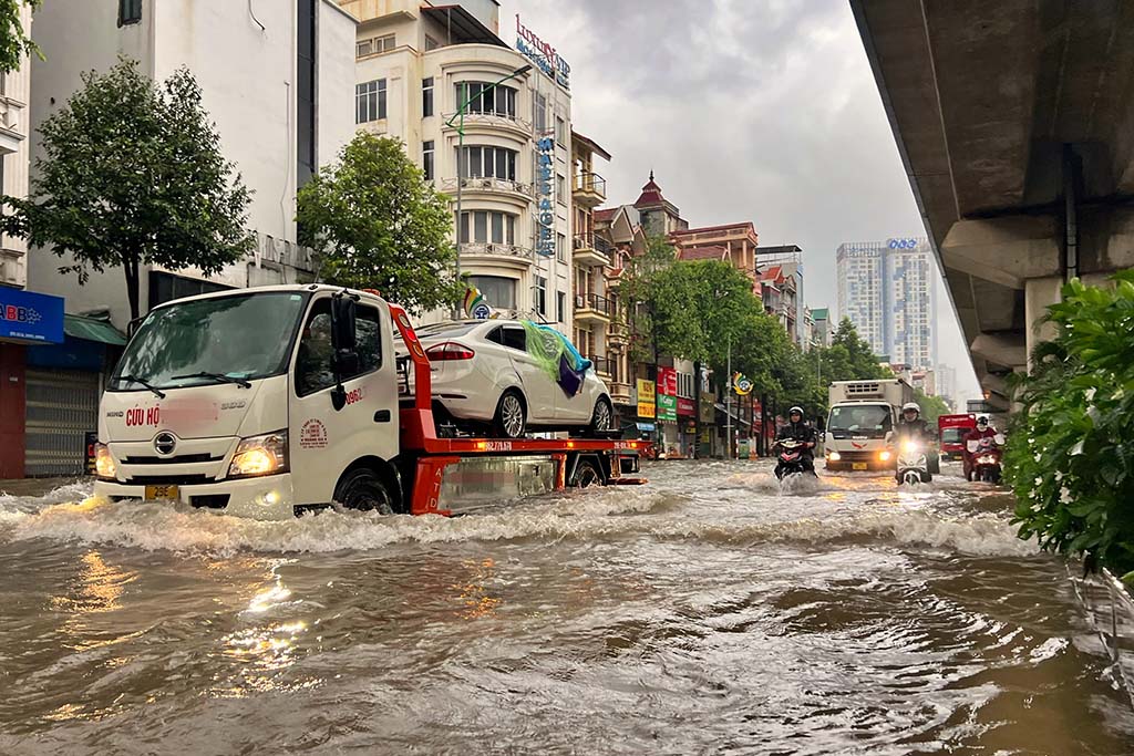 Cấp thiết giải quyết ngập lụt: Khi nào Hà Nội thoát cảnh  'sống chung với ngập'? - Ảnh 2.