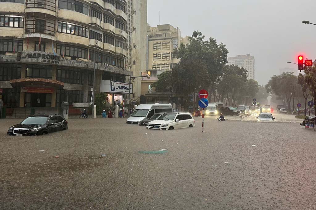 Cấp thiết giải quyết ngập lụt: Khi nào Hà Nội thoát cảnh  'sống chung với ngập'? - Ảnh 3.