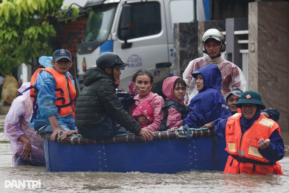 “72 giờ vàng” trong lũ - 2