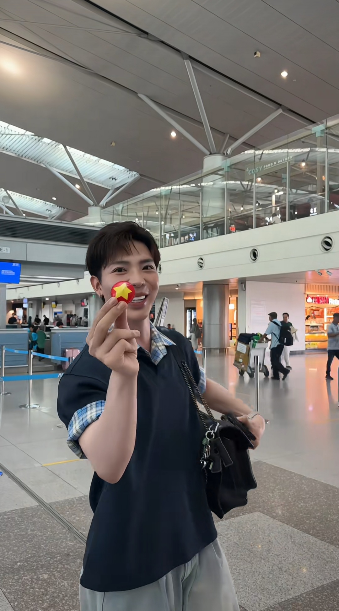 Chung kết Miss Universe: Hoà Minzy - Chi Pu và dàn sao Việt có mặt tại Thái cổ vũ, Hương Giang được dự đoán bất ngờ- Ảnh 6.