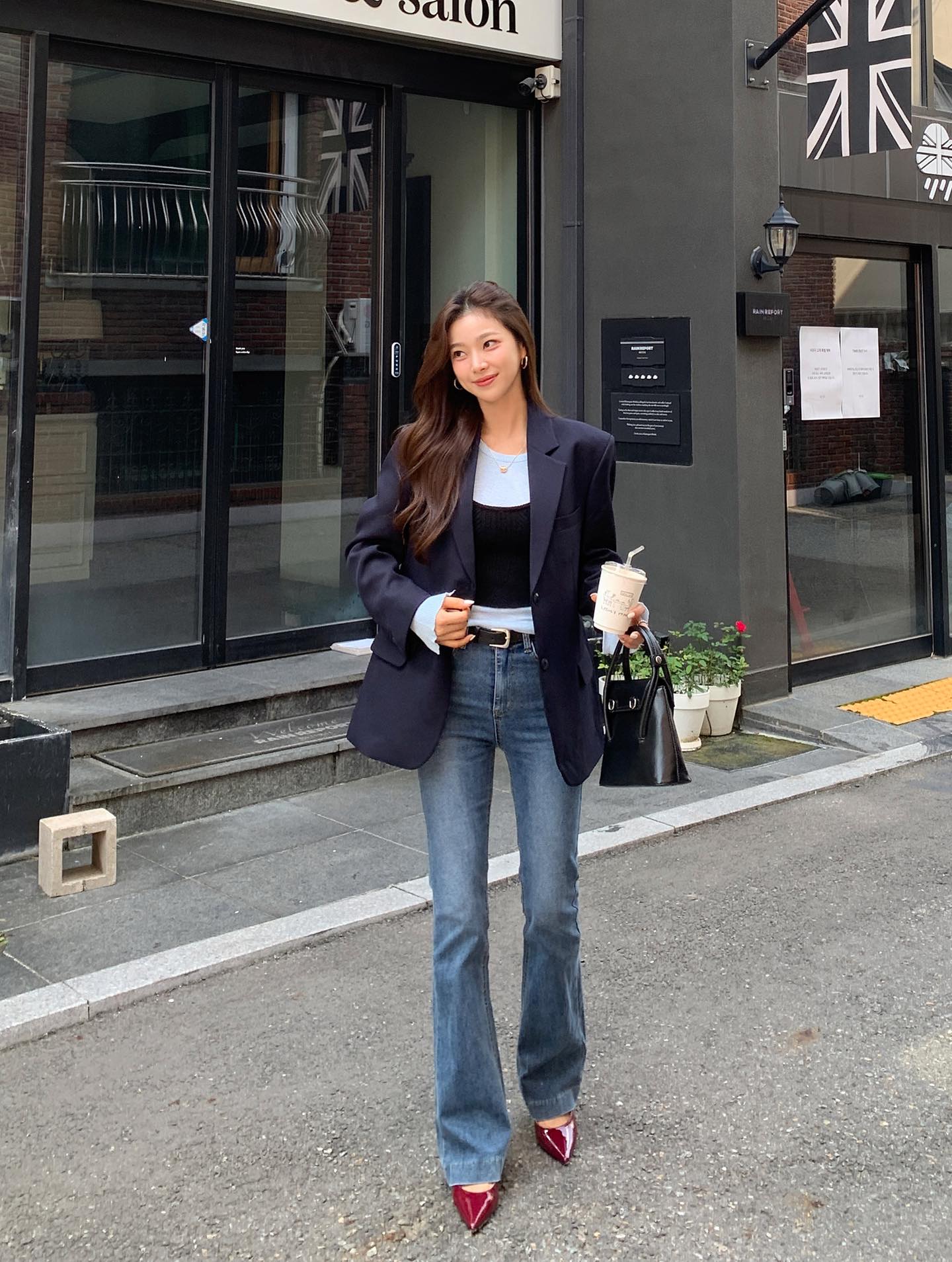 Giày đi với quần jeans: Phải chọn đúng 5 kiểu này thì mới sành điệu từng centimet - Ảnh 7.