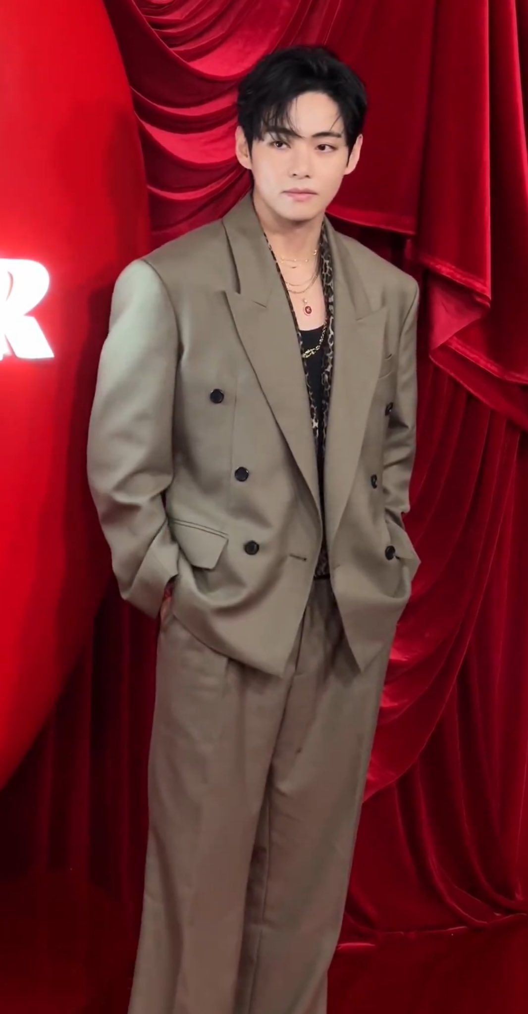 Loạt bằng chứng 2 thành viên hot nhất của BLACKPINK và BTS đang yêu nhau say đắm, không ai có thể xen vào- Ảnh 3.