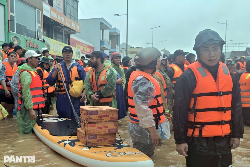 Mưa giảm, lũ rút dần nhưng con số thiệt hại vẫn có thể tiếp tục tăng - 4