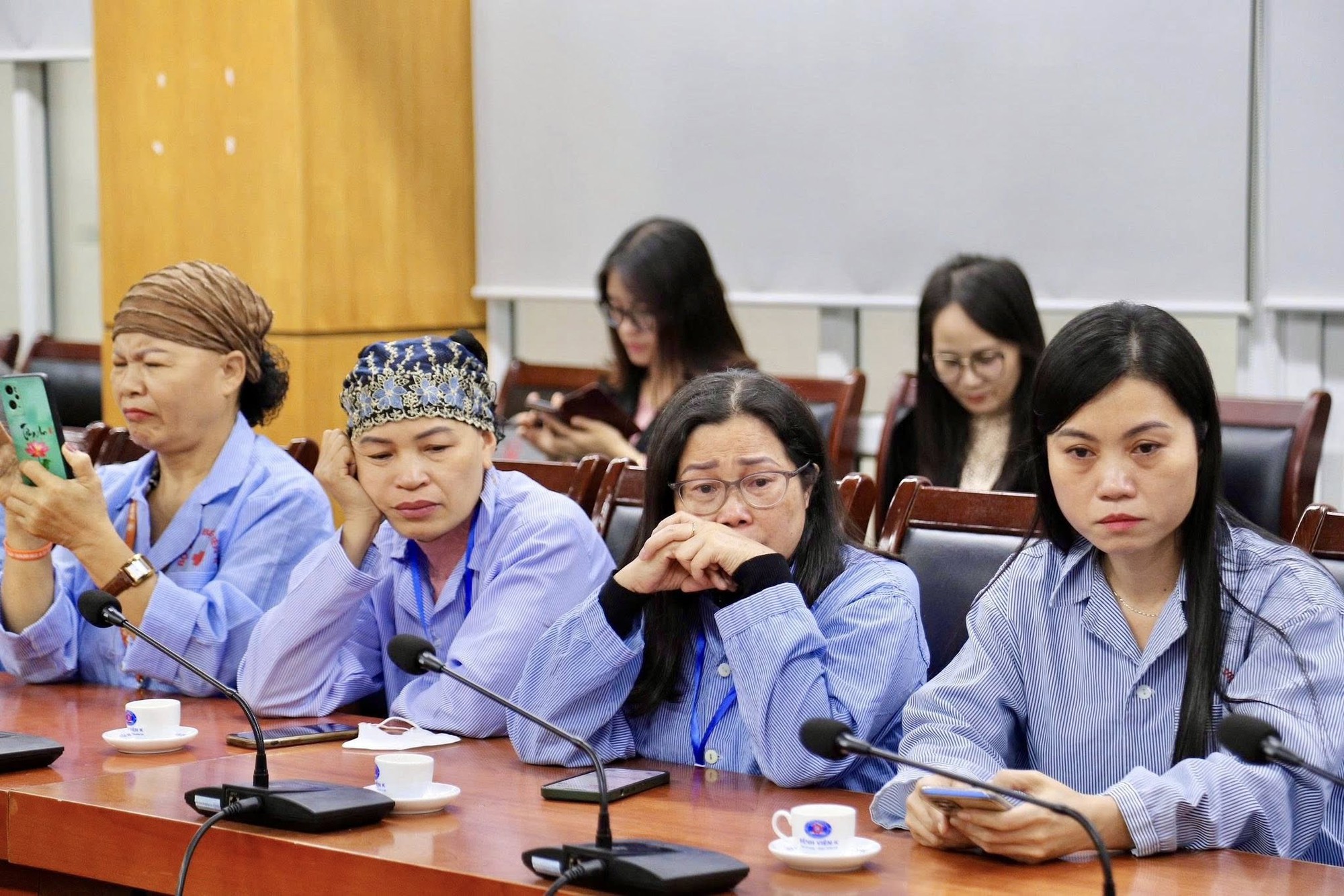 Ngày 20/11 bên giường bệnh K: Nơi những thầy cô từng ngày từng giờ vẫn đau đáu niềm tin sẽ trở về dưới mái trường- Ảnh 2. Ngày 20/11 bên giường bệnh K: Nơi những thầy cô từng ngày từng giờ vẫn đau đáu niềm tin sẽ trở về dưới mái trường- Ảnh 2.