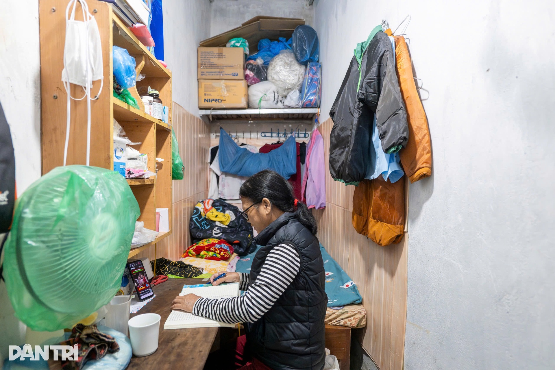 Những phận người chật vật theo từng đợt rét tại xóm chạy thận Hà Nội - 8