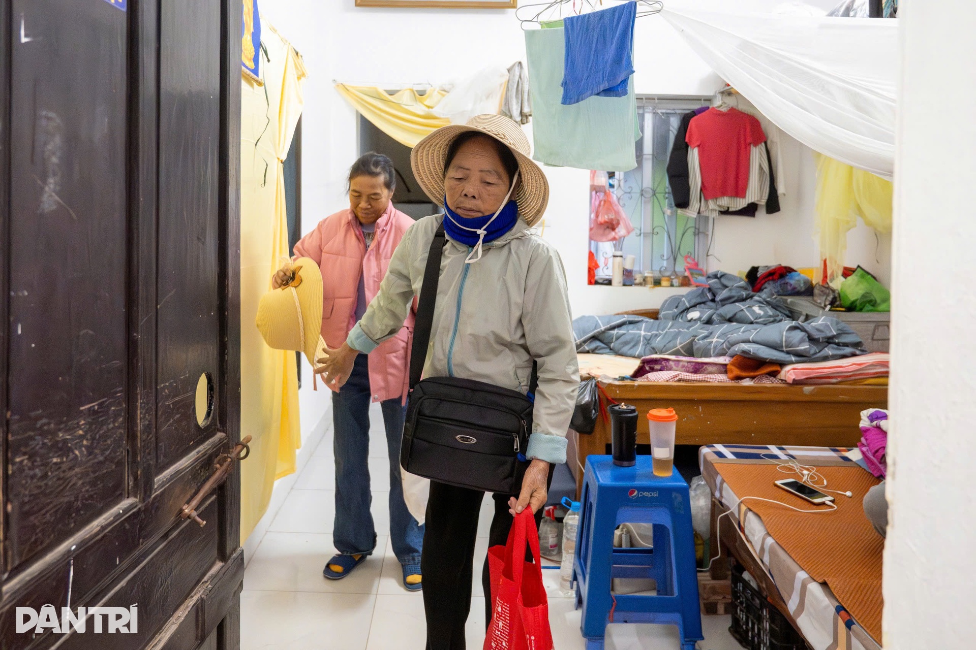 Những phận người chật vật theo từng đợt rét tại xóm chạy thận Hà Nội - 15