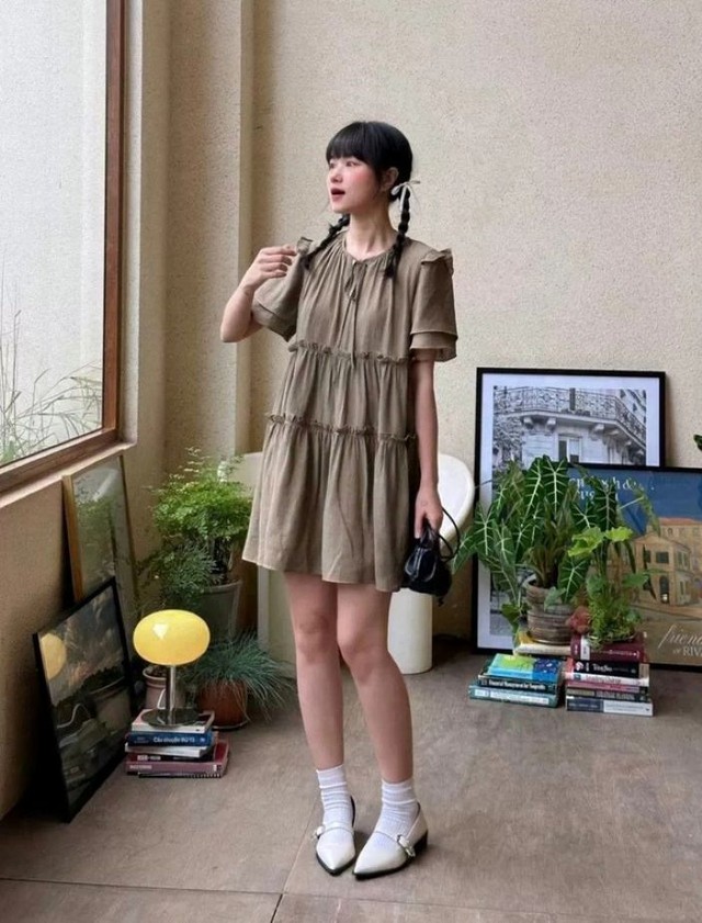 Váy babydoll phối cùng túi xách tôn lên nét đẹp dịu dàng - Ảnh 7.