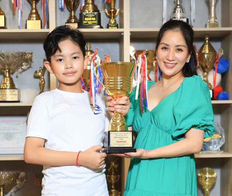 Khánh Thi lo sợ con trai được xem như thần đồng.