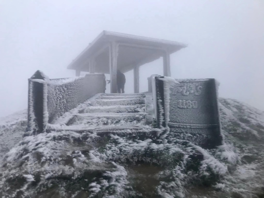 Miền Bắc đã xuất hiện băng giá sớm: Không phải ở Fansipan, đây cũng là điểm du lịch nổi tiếng Việt Nam- Ảnh 4.