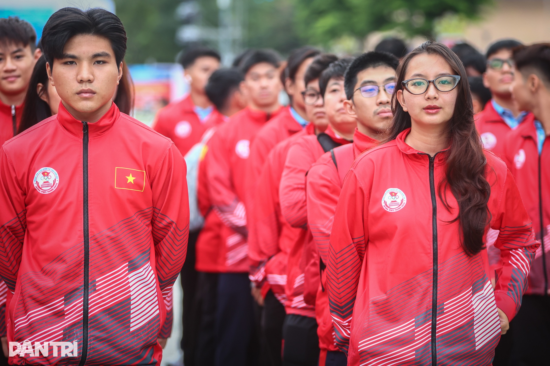 Hàng trăm VĐV hừng hực khí thế lên đường tranh tài SEA Games 33 - 2