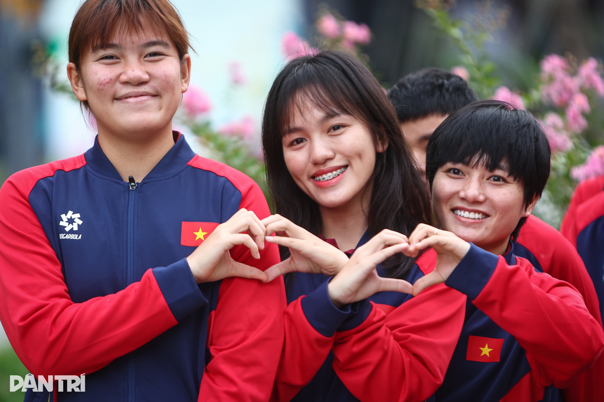 Hàng trăm VĐV hừng hực khí thế lên đường tranh tài SEA Games 33 - 4