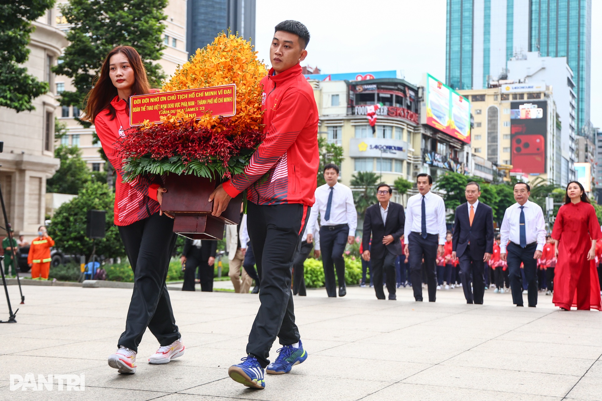 Hàng trăm VĐV hừng hực khí thế lên đường tranh tài SEA Games 33 - 3