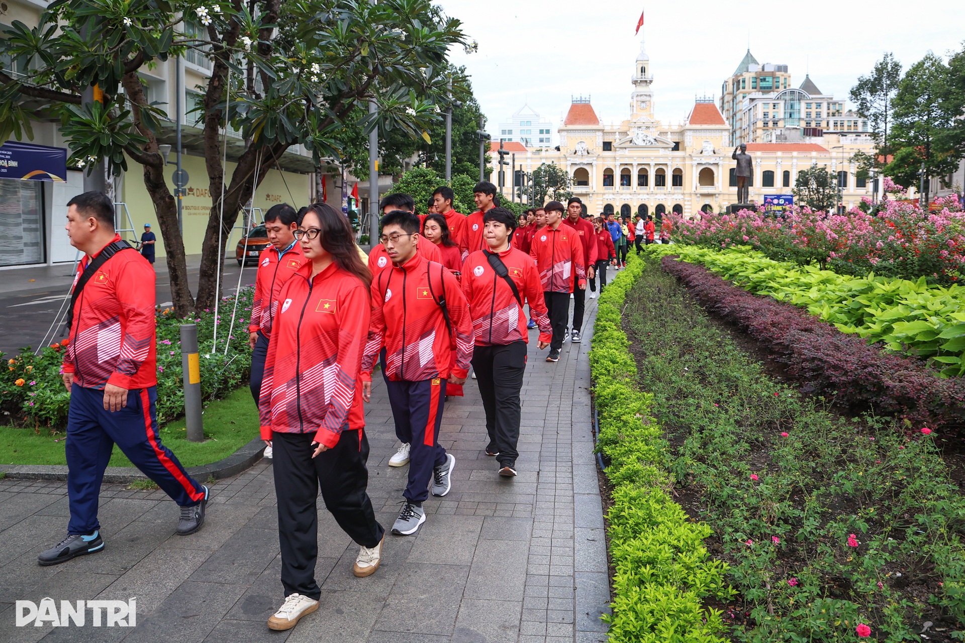 Hàng trăm VĐV hừng hực khí thế lên đường tranh tài SEA Games 33 - 6
