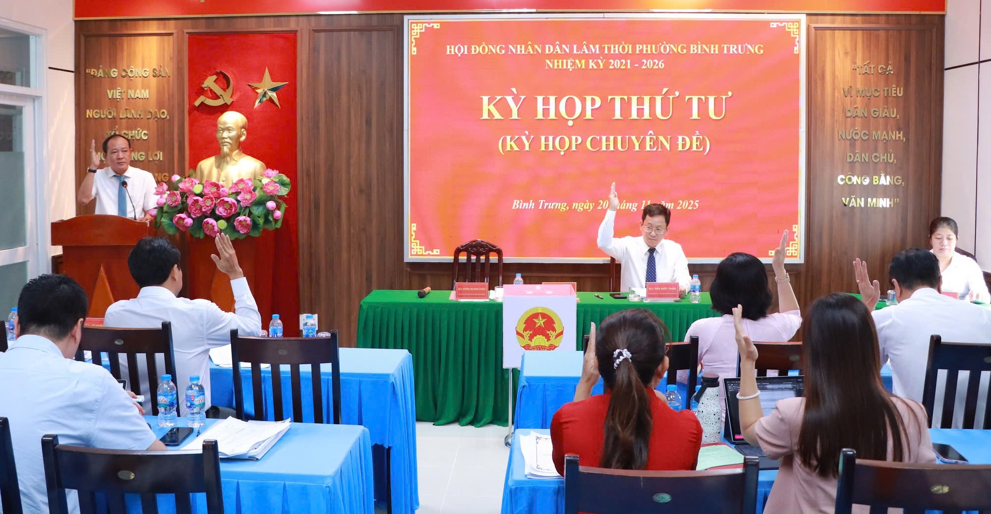 Phường Bình Trưng cho phép xây dựng tạm sân thể thao, pickleball... trên đất trống, hoang hóa - Ảnh 3.