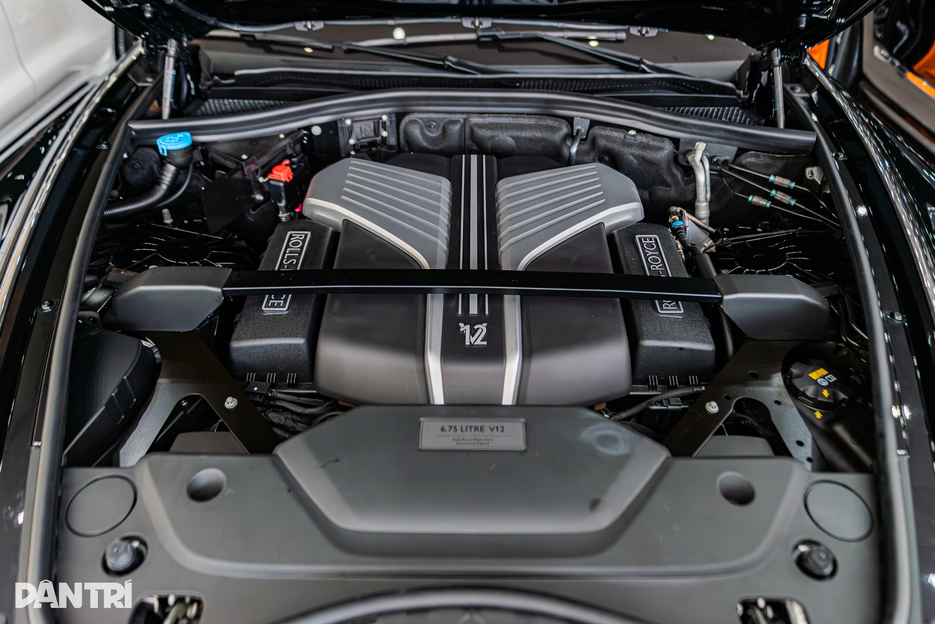 Rolls-Royce Phantom VIII chào giá 62 tỷ, rao 3 năm chưa tìm được người mua - 13