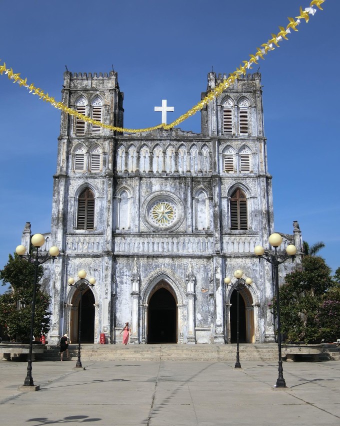 Nhà thờ Mằng Lăng ngập trong biển nước - 3