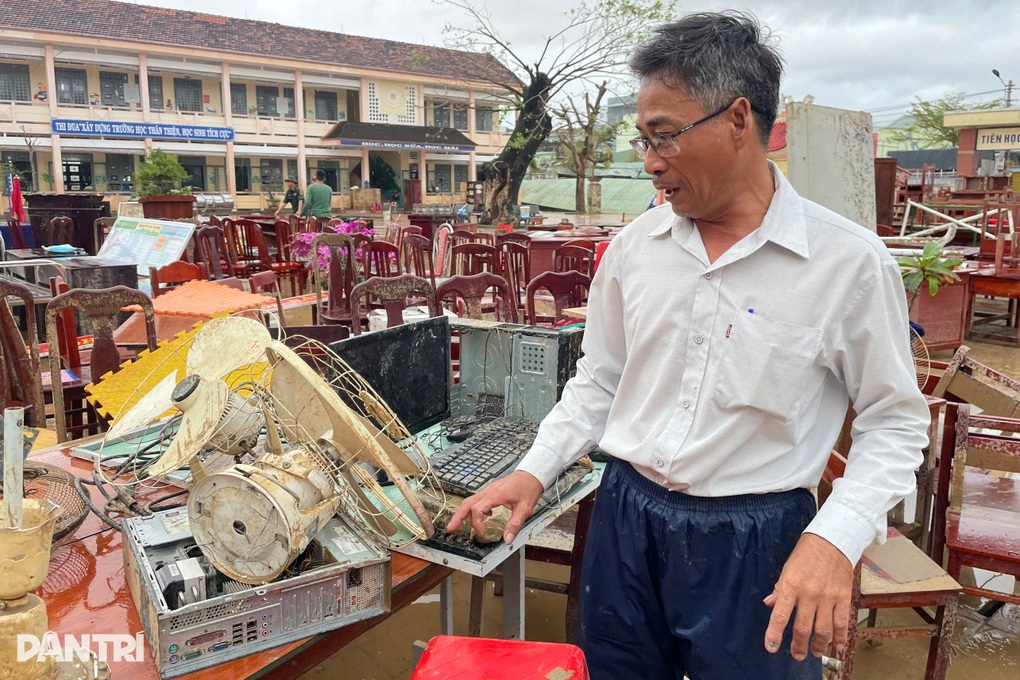 Trường học ngổn ngang sau bão, trong lớp có cả rắn - 3