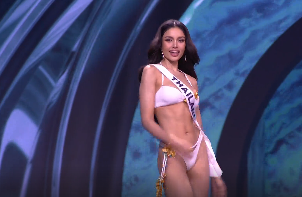 Đại diện nước chủ nhà Thái Lan - Veena Praveenar Singh, 29 tuổi, lai 2 dòng máu Ấn Độ, Thái Lan.