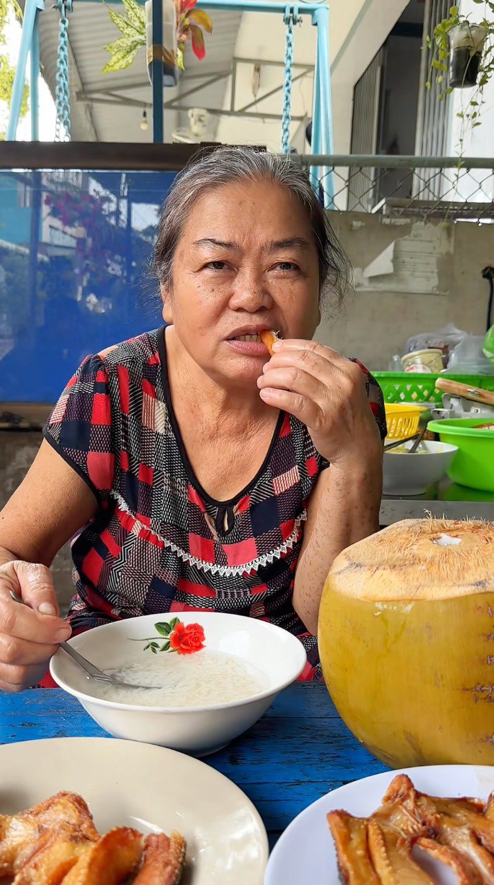 Khách phương xa Khách phương xa