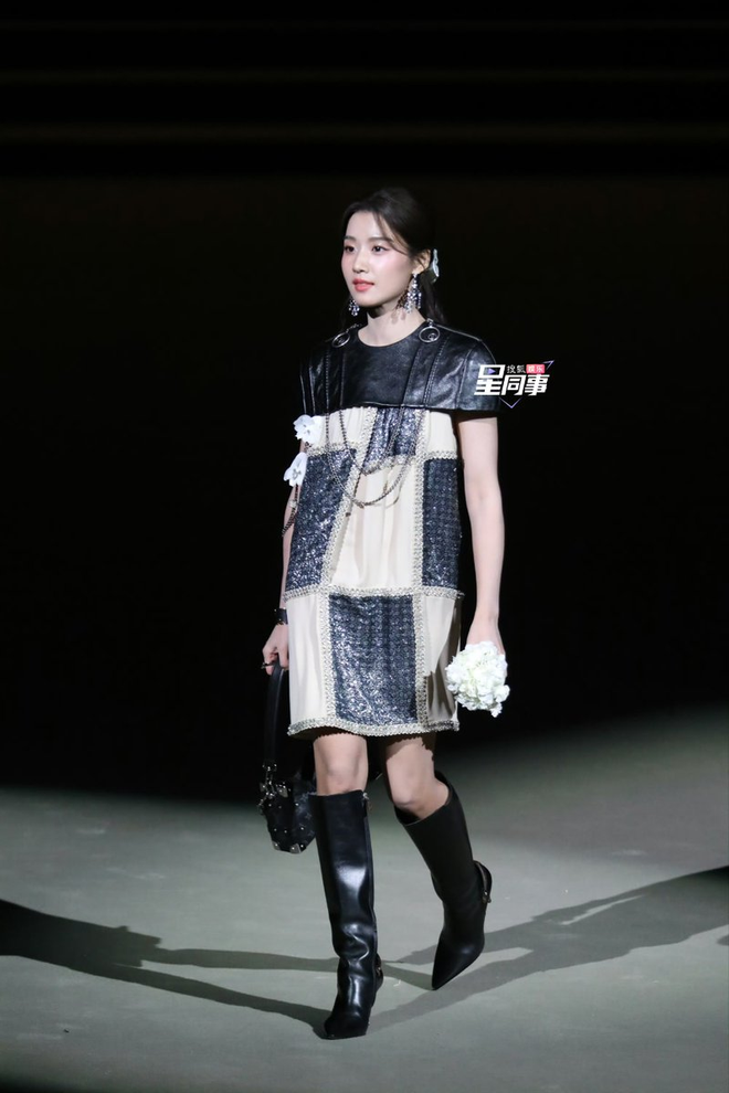 Chiếc váy Louis Vuitton Chiếc váy Louis Vuitton