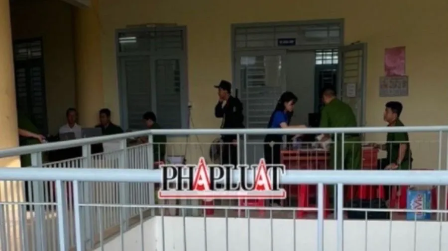 Cơ quan công an khám xét, thu giữ tài liệu, hồ sơ liên quan đến vụ án. huyện Long Thành.jpg