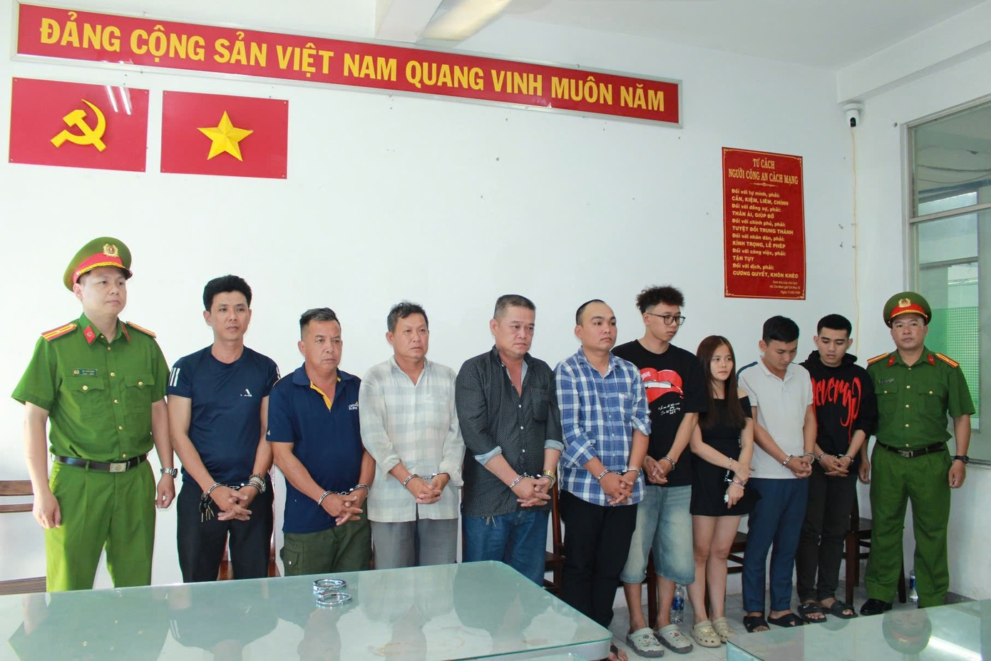 11 người bị truy tố trong vụ khiêng quan tài diễu phố để quay TikTok- Ảnh 4.